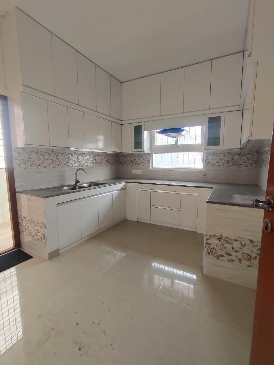 3 BHK in Cooke Town photo 4