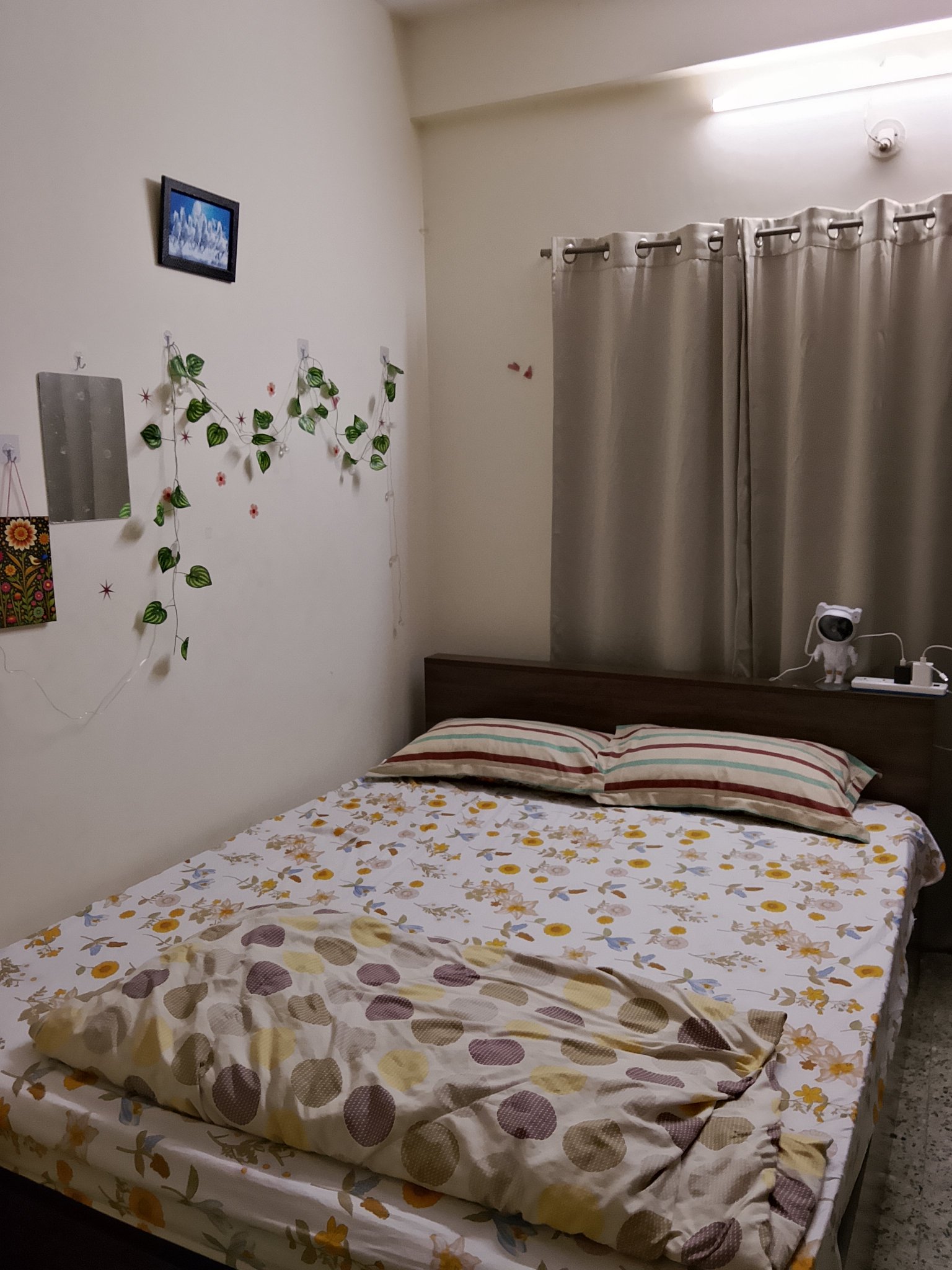 Bright 2BHK Room in Murugeshpalya